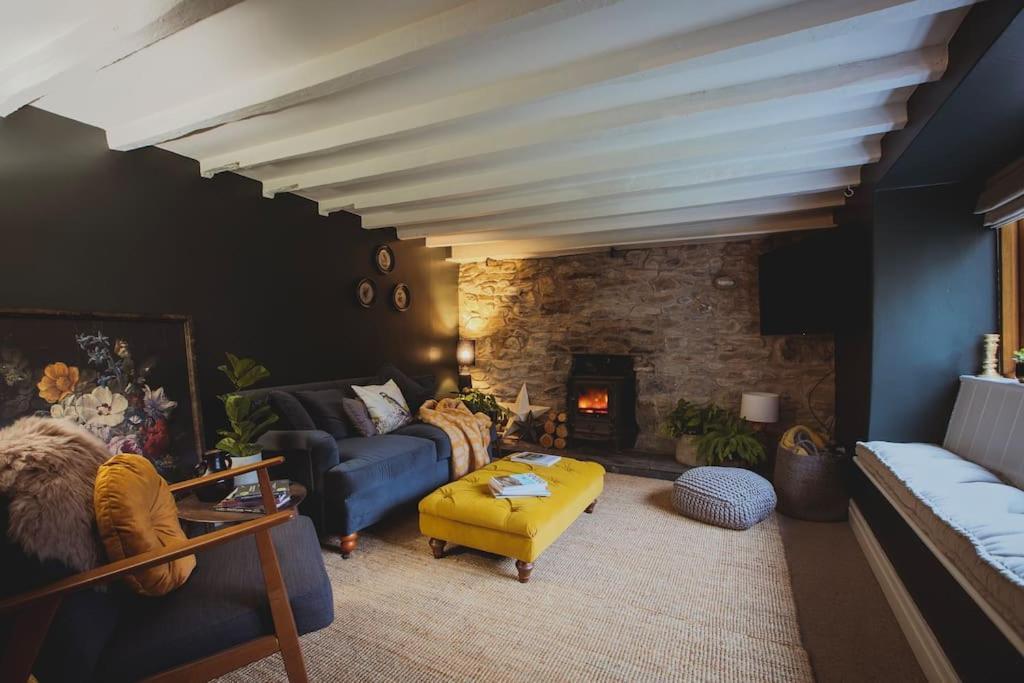 River Cottage, A Luxurious And Cosy Riverside Cottage For Two Welshpool Exterior foto
