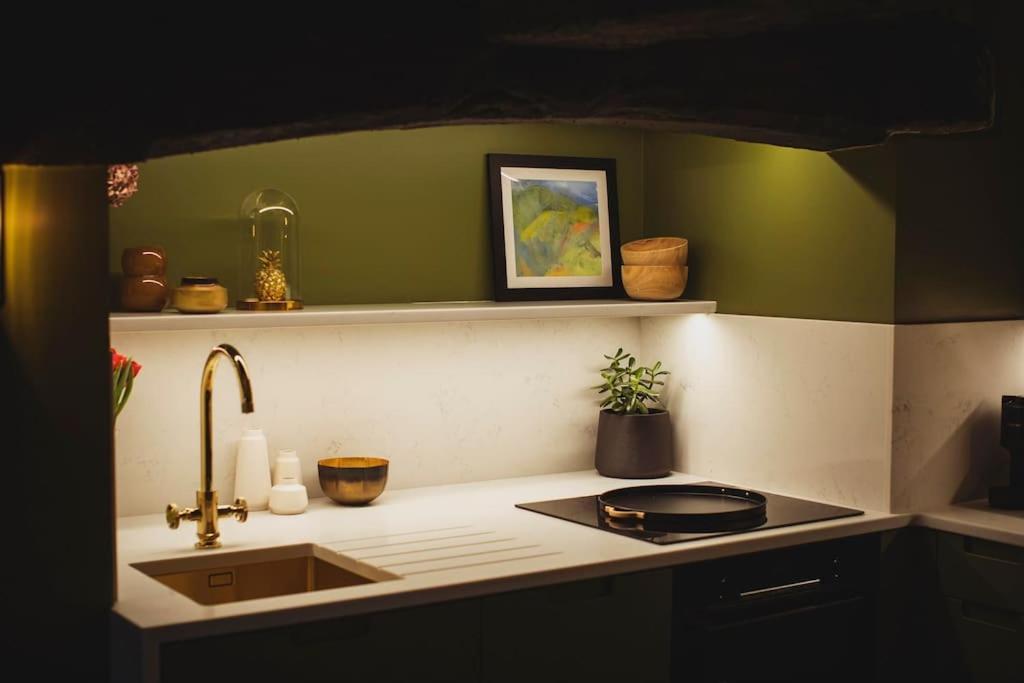 River Cottage, A Luxurious And Cosy Riverside Cottage For Two Welshpool Exterior foto