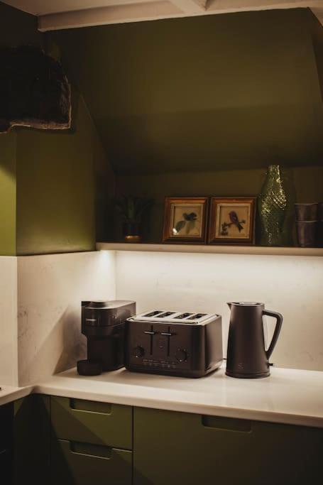 River Cottage, A Luxurious And Cosy Riverside Cottage For Two Welshpool Exterior foto
